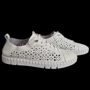 Yokono Flow Womens White Perforated Lace Up Leather Sneakers From Spain- Size 40